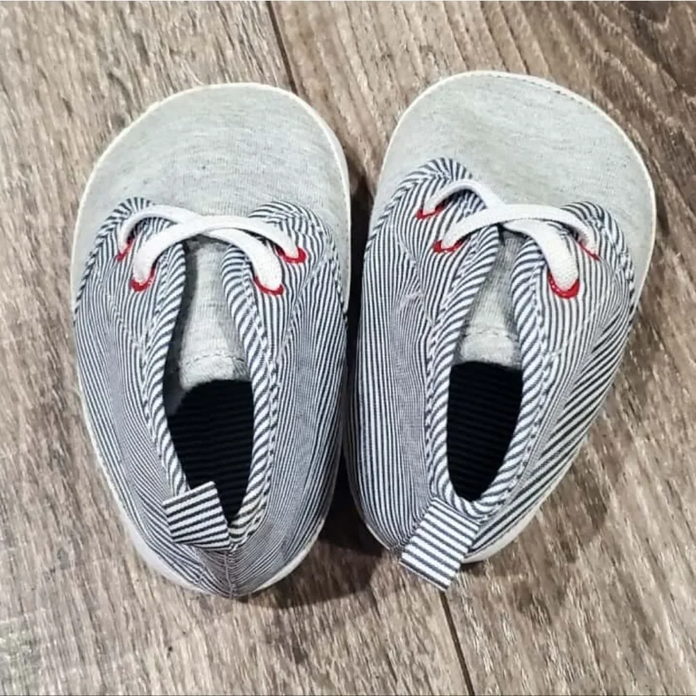 Baby Carter's Shoes Size 3-6M Gray and White Baby Shoeso